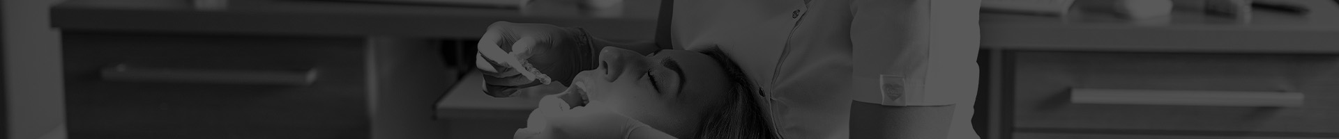 Neviditelná rovnátka Invisalign/ Spark